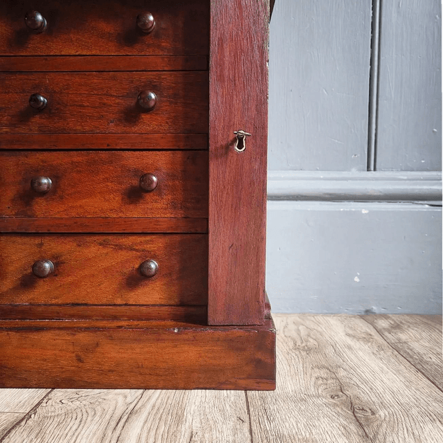 Wellington Chest Apprentice Piece