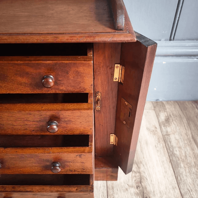 Wellington Chest Apprentice Piece