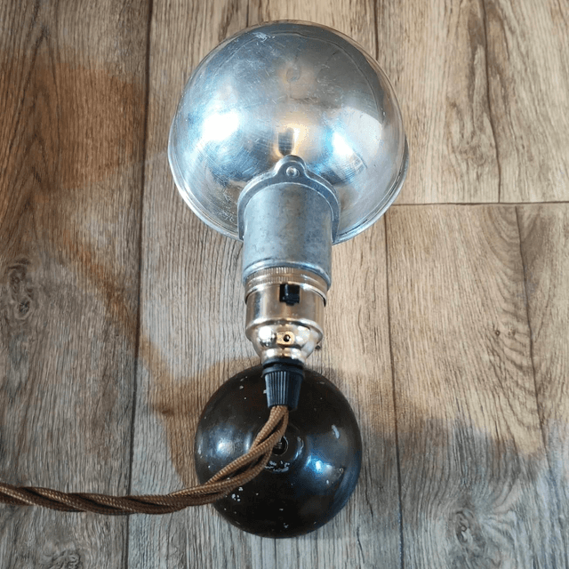Metek Articulating Lamp