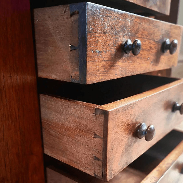 Wellington Chest Apprentice Piece