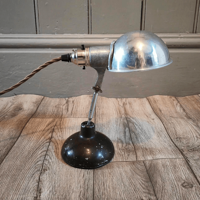 Metek Articulating Lamp